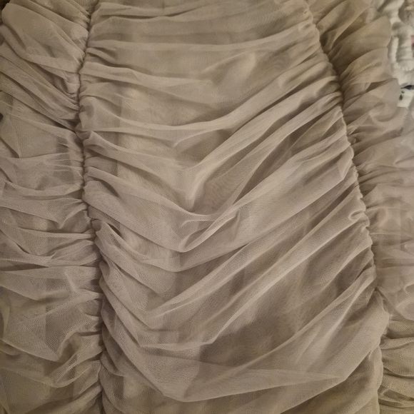 Elegant Cream Bodycon Dress - Picture 4 of 6